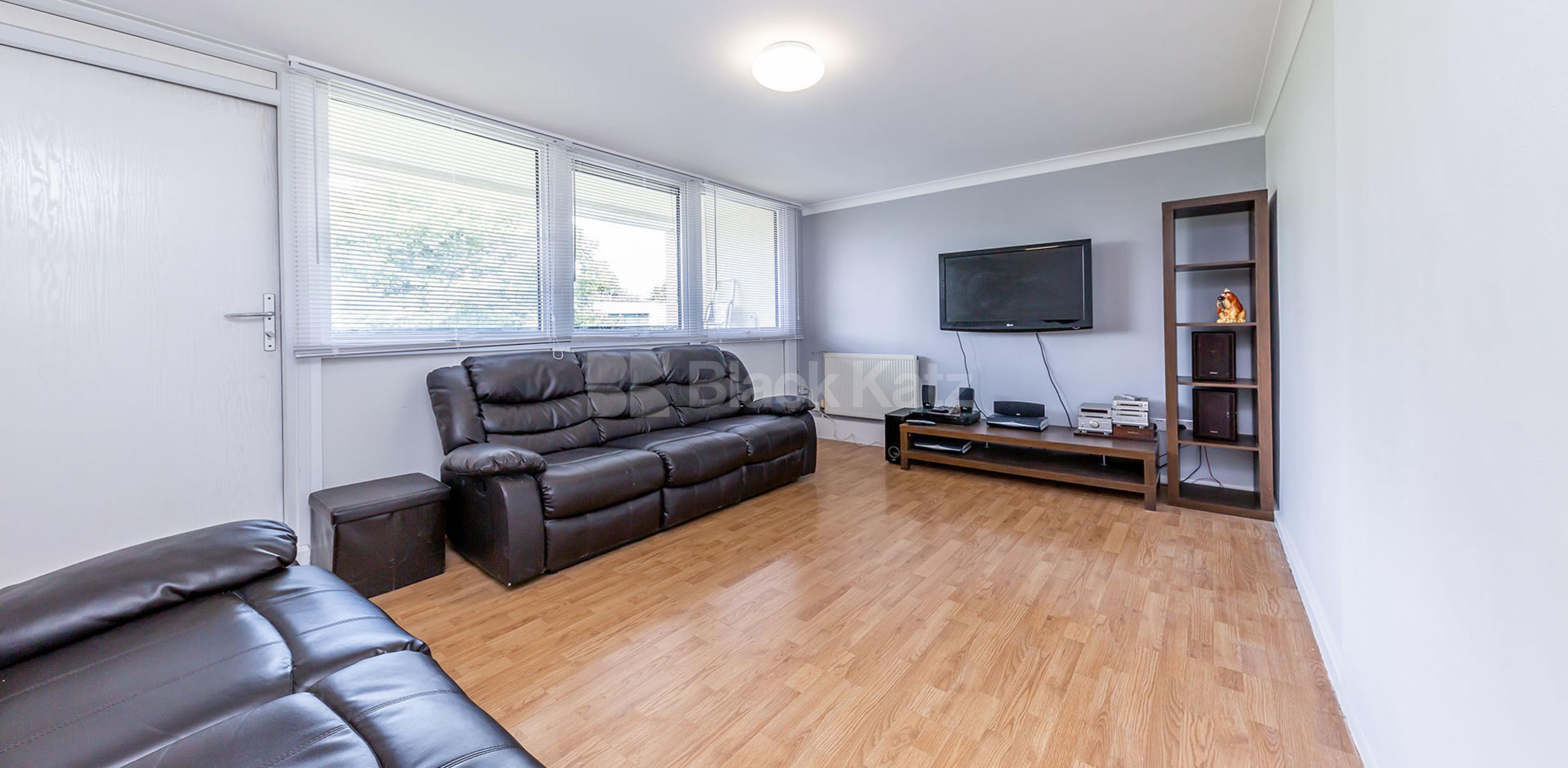 			LARGE 2 / 3 BED IN CAMDEN, 3 Bedroom, 1 bath, 1 reception Flat			 Malden Crescent, Kentish Town / Camden NW1